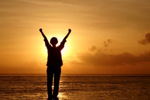 Dios nos concede la victoria en medio de la adversidad